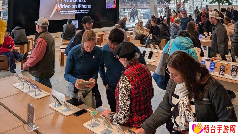 关税阴影下美国人恐慌性抢购 iPhone，苹果周末销售额远高于往年同期